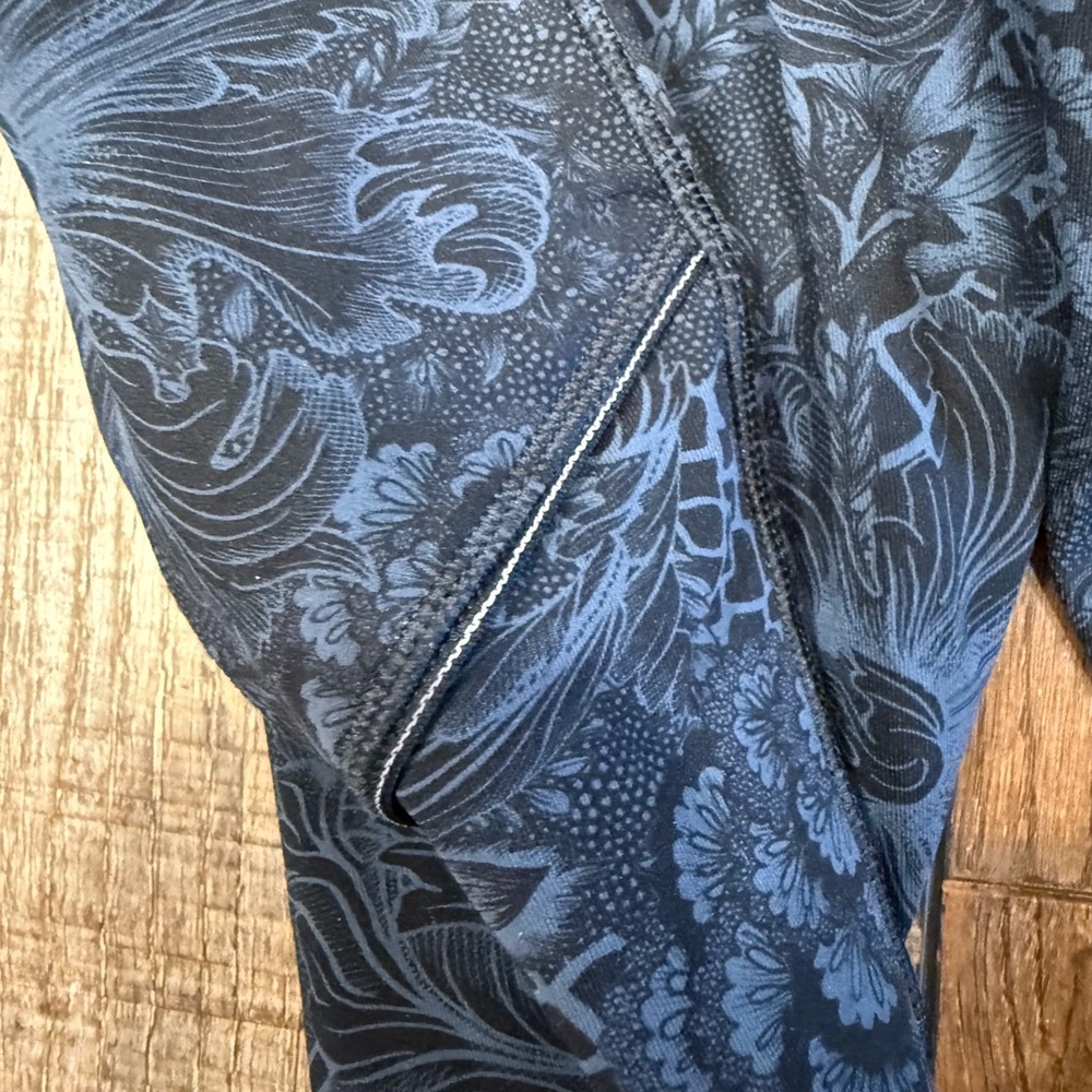 lululemon athletica Women's Navy Floral Joggers - Picture 8 of 10